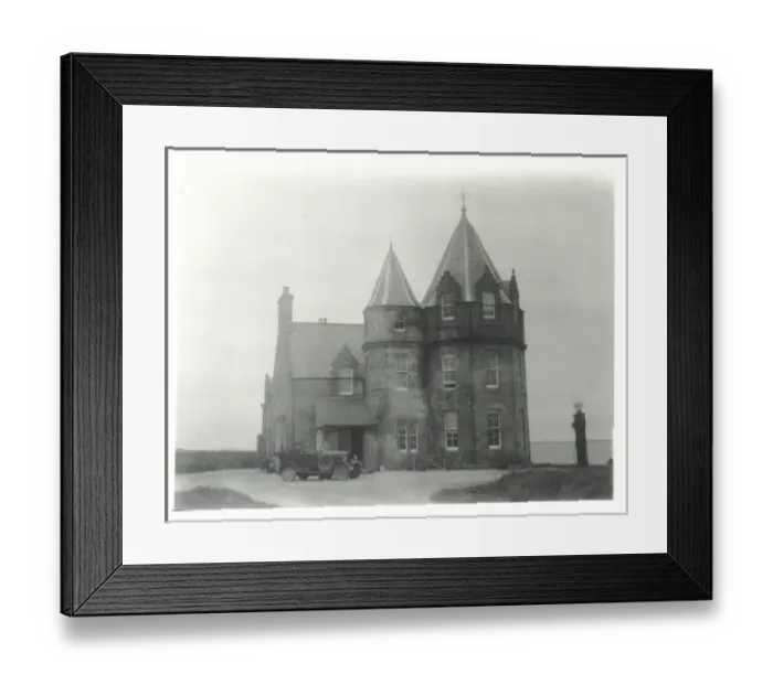 Framed Print : Car outside John O Groats Hotel, Scotland Framed Print : Car outside John O Groats Hotel, Scotland