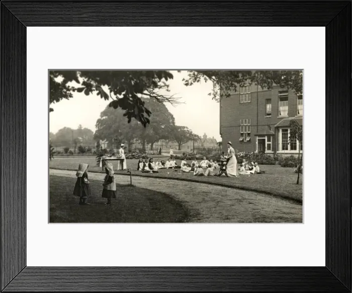 Framed Print : Dr Barnardos Village Homes, Barkingside, Ilford, Essex Framed Print : Dr Barnardos Village Homes, Barkingside, Ilford, Essex