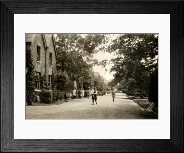 Framed Print : Dr Barnardos Village Homes, Barkingside, Ilford, Essex Framed Print : Dr Barnardos Village Homes, Barkingside, Ilford, Essex