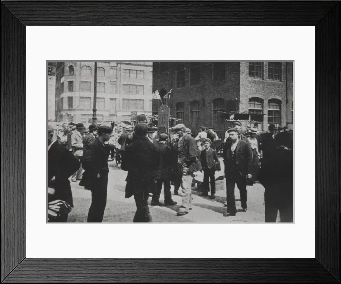 Framed Print : Petticoat Lane Market, East End of London Framed Print : Petticoat Lane Market, East End of London