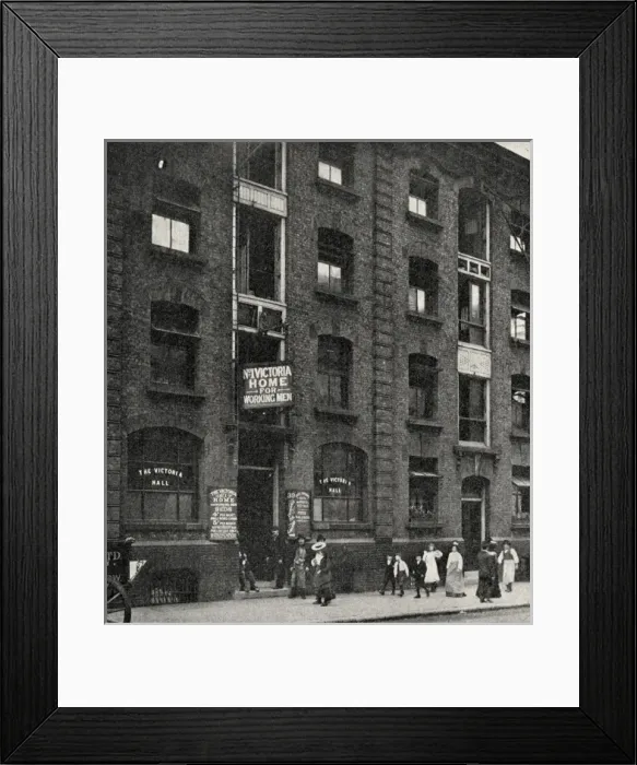 Framed Print : Working mens lodgings, Commercial Street, East London Framed Print : Working mens lodgings, Commercial Street, East London