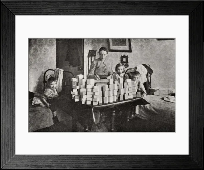 Framed Print : Matchbox making at home, East End of London