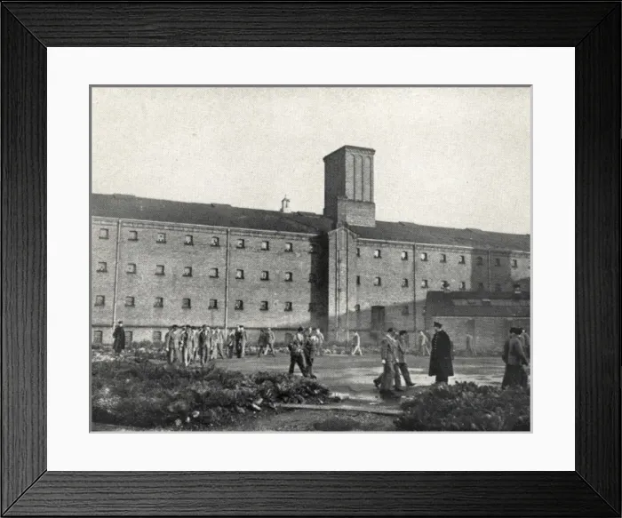 Framed Print : Men exercising, Wandsworth Prison, south west London Framed Print : Men exercising, Wandsworth Prison, south west London