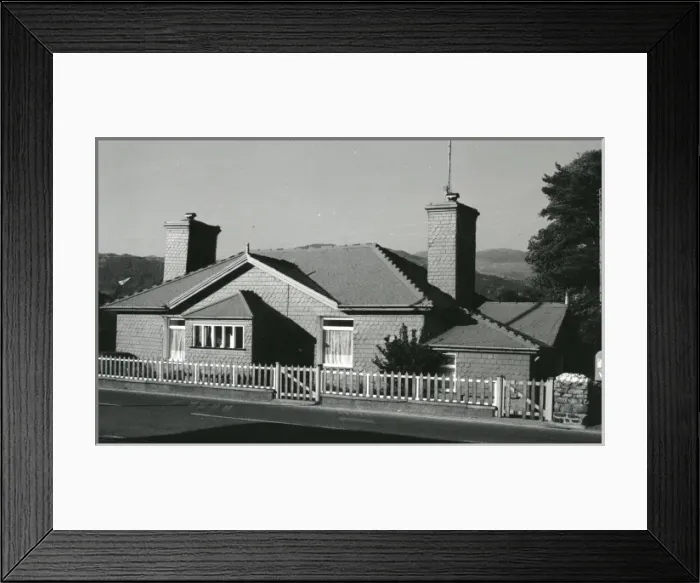 Framed Print : Slate covered bungalow, Porthmadog, North Wales Framed Print : Slate covered bungalow, Porthmadog, North Wales