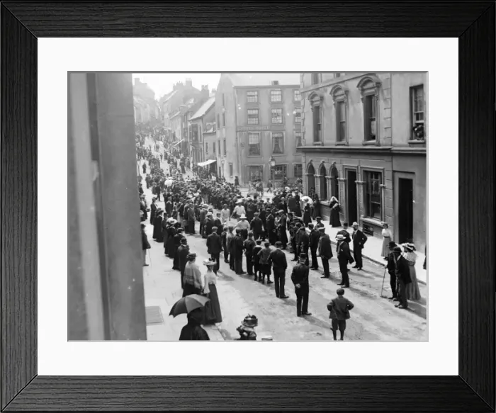 Framed Print : Runners in Victoria Place, Haverfordwest, South Wales Framed Print : Runners in Victoria Place, Haverfordwest, South Wales