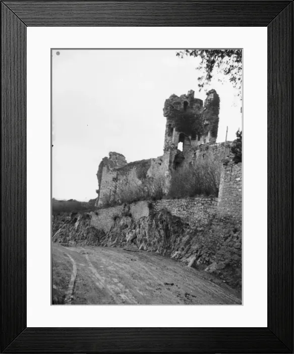 Framed Print : Pembroke Castle, Pembrokeshire, West Wales Framed Print : Pembroke Castle, Pembrokeshire, West Wales