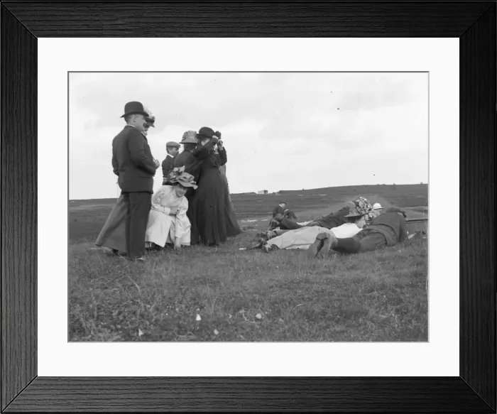 Framed Print : Shooting party, Pembrokeshire coast, South Wales Framed Print : Shooting party, Pembrokeshire coast, South Wales