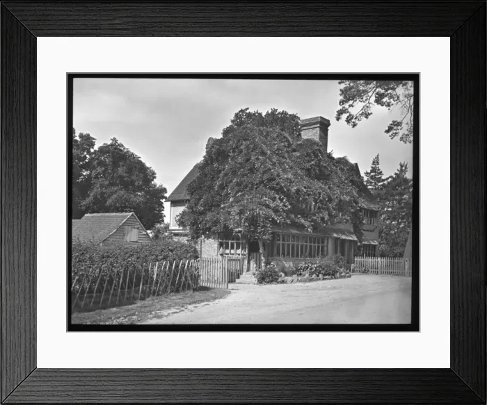 Framed Print : Unidentified house on a country lane Framed Print : Unidentified house on a country lane