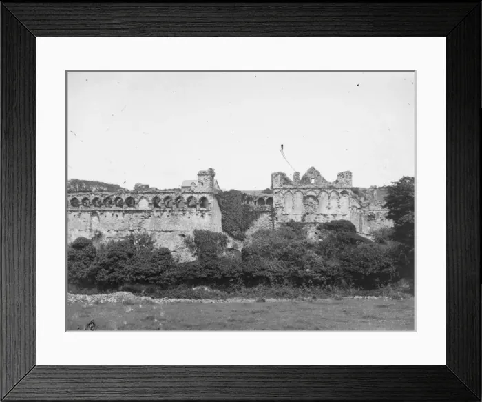 Framed Print : Ruins of Bishops Palace, St Davids, South Wales Framed Print : Ruins of Bishops Palace, St Davids, South Wales