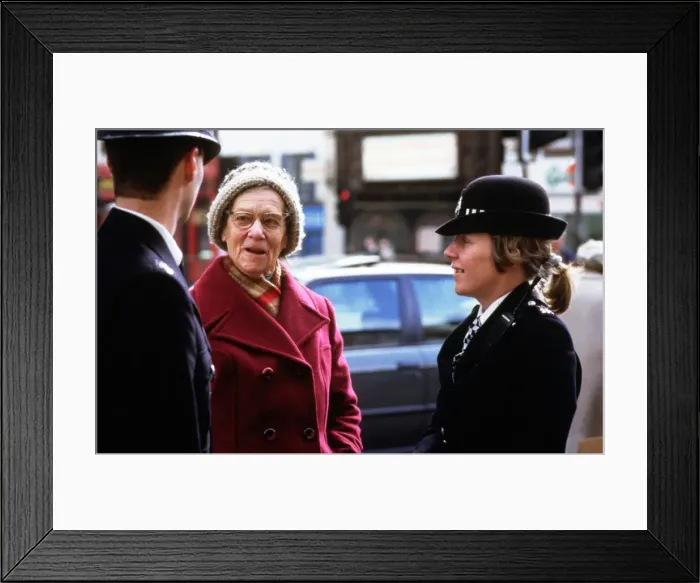 Framed Print : Metropolitan Police officers with a member of the public Framed Print : Metropolitan Police officers with a member of the public