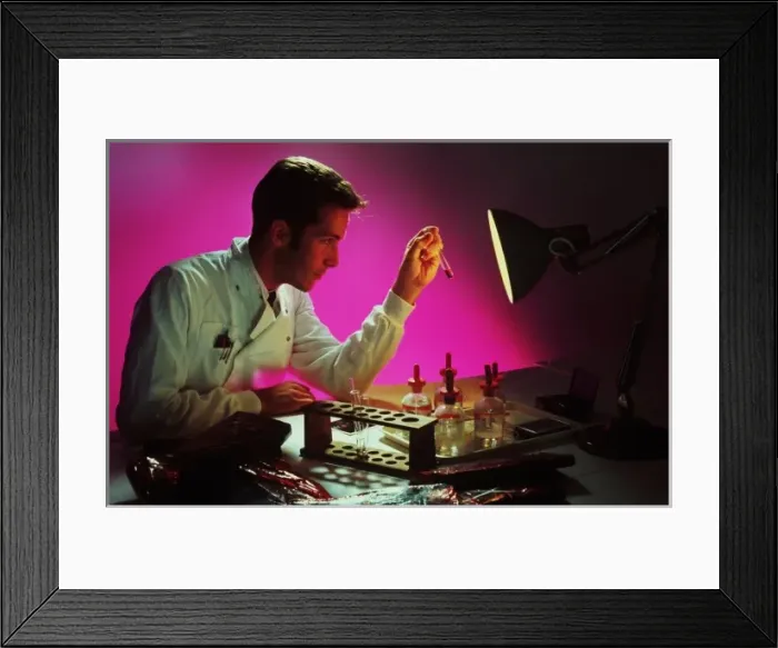Framed Print : Metropolitan Police scientific investigator Framed Print : Metropolitan Police scientific investigator