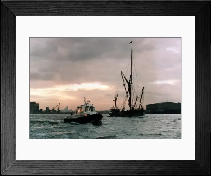 Framed Print : Metropolitan Police launch on the River Thames Framed Print : Metropolitan Police launch on the River Thames