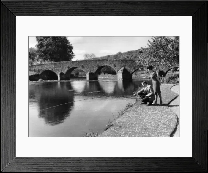 Framed Print : Scene on the River Exe at Bickleigh Bridge, Devon Framed Print : Scene on the River Exe at Bickleigh Bridge, Devon