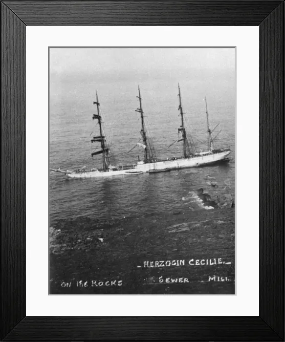 Framed Print : Herzogin Cecilie wrecked off Starhole Bay, Devon Framed Print : Herzogin Cecilie wrecked off Starhole Bay, Devon