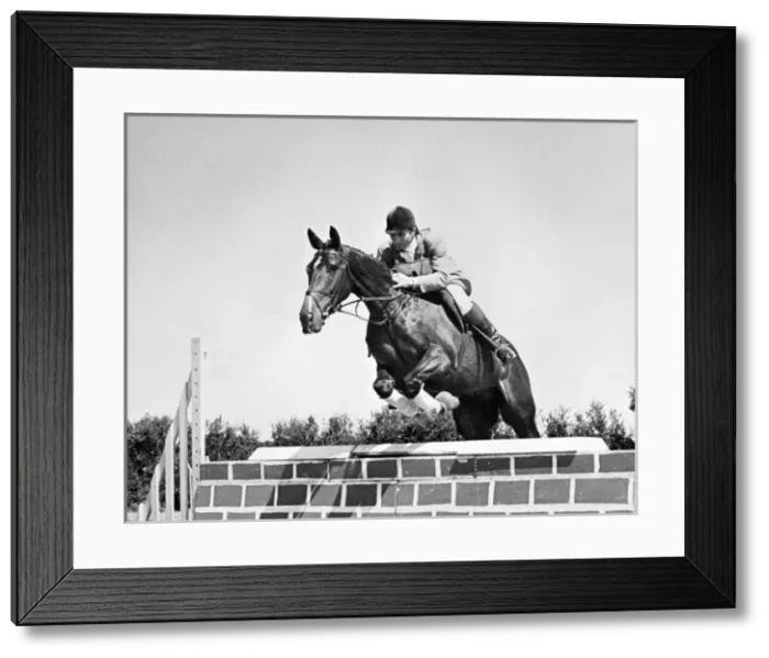 Framed Print : Captain Mark Phillips showjumping Framed Print : Captain Mark Phillips showjumping
