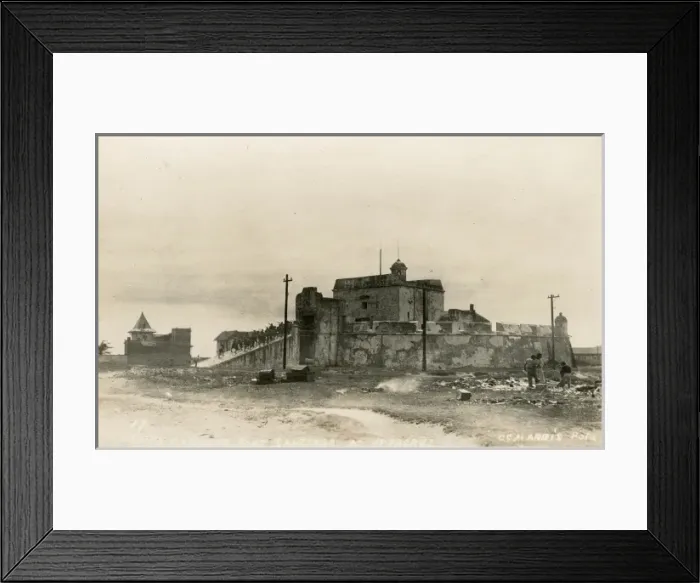 Framed Print : Marines entering Fort Santiago, Vera Cruz, Mexico Framed Print : Marines entering Fort Santiago, Vera Cruz, Mexico