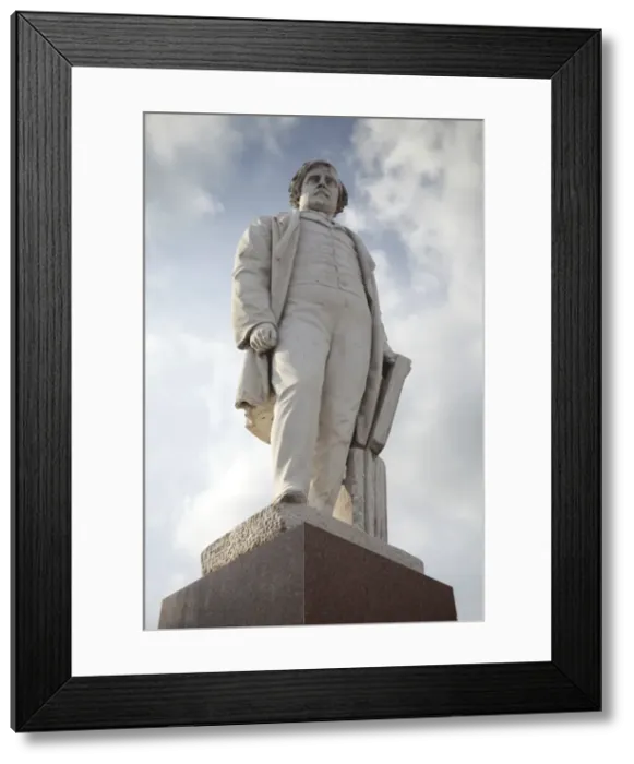 Framed Print : Statue of Herbert Ingram Framed Print : Statue of Herbert Ingram