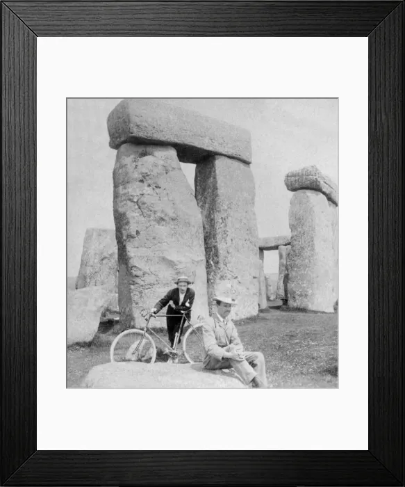 Framed Print : Two sightseers at Stonehenge, Wiltshire Framed Print : Two sightseers at Stonehenge, Wiltshire