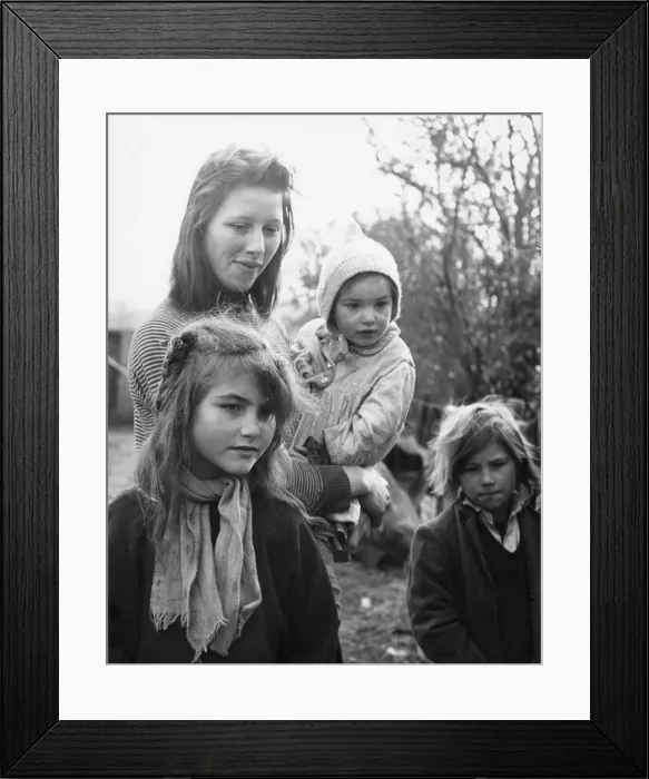 Framed Print : Gipsy family, mother and three children, Surrey Framed Print : Gipsy family, mother and three children, Surrey