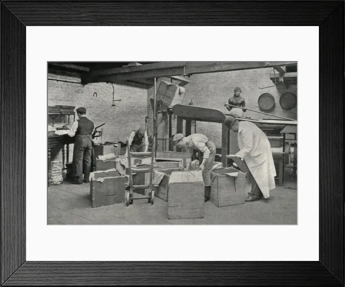 Framed Print : Tea merchants cutting and mixing machine, London Framed Print : Tea merchants cutting and mixing machine, London