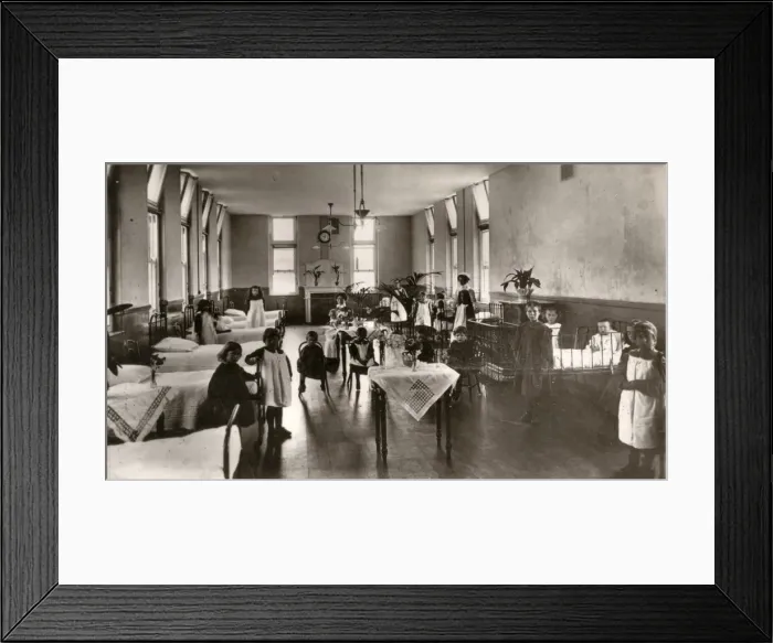 Framed Print : Ward at Carshalton Childrens Infirmary, Surrey