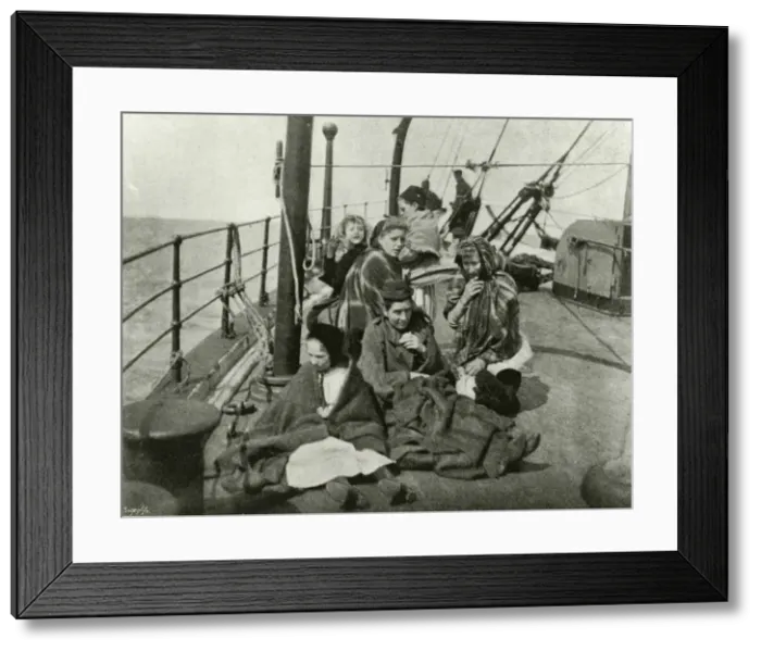 Framed Print : Emigration from London to New York Framed Print : Emigration from London to New York