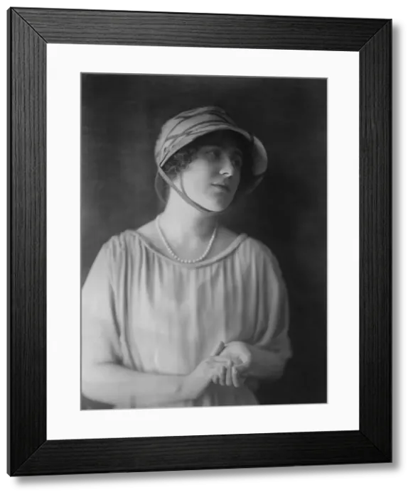 Framed Print : Lady Elizabeth Bowes-Lyon Framed Print : Lady Elizabeth Bowes-Lyon