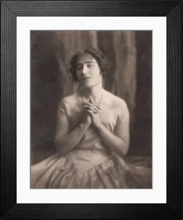 Framed Print : Lady Elizabeth Bowes-Lyon, Duchess of York Framed Print : Lady Elizabeth Bowes-Lyon, Duchess of York