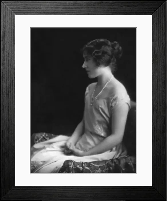 Framed Print : Lady Elizabeth Bowes-Lyon, Duchess of York Framed Print : Lady Elizabeth Bowes-Lyon, Duchess of York