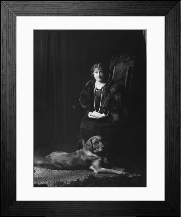 Framed Print : Lady Elizabeth Bowes-Lyon, Duchess of York Framed Print : Lady Elizabeth Bowes-Lyon, Duchess of York