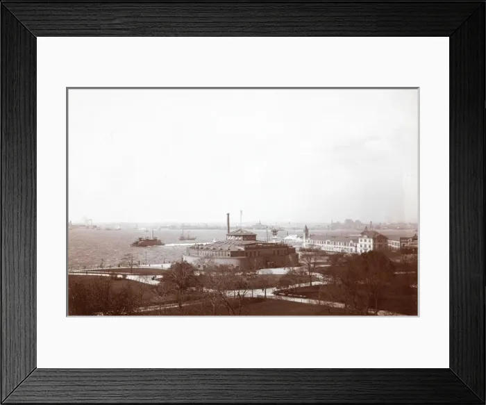 Framed Print : Aquarium, Battery Park, New York Framed Print : Aquarium, Battery Park, New York