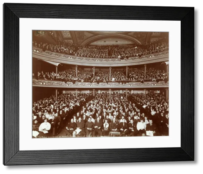 Framed Print : Theatre Audience in New York Framed Print : Theatre Audience in New York