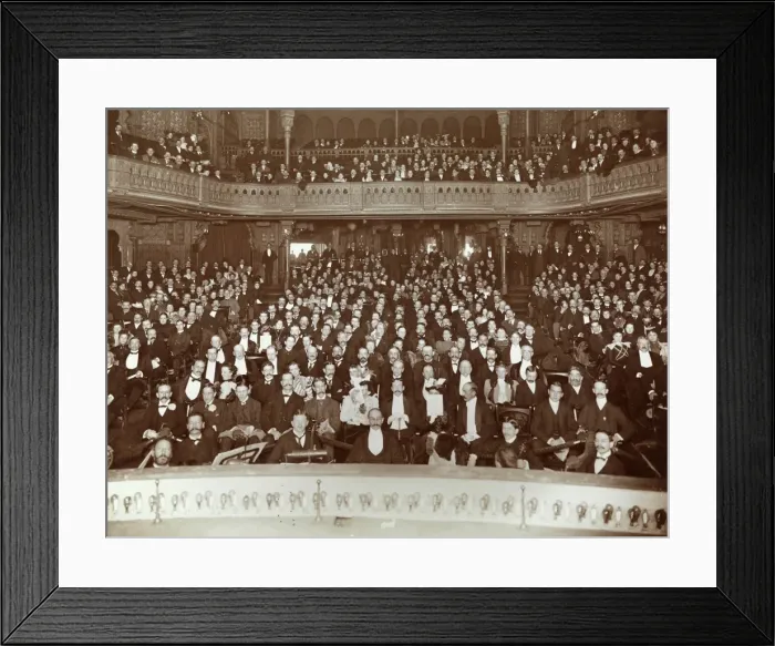 Framed Print : Theatre Audience in New York Framed Print : Theatre Audience in New York