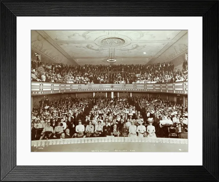 Framed Print : Theatre Audience in New York Framed Print : Theatre Audience in New York
