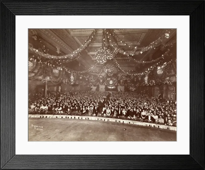 Framed Print : Theatre Audience in New York Framed Print : Theatre Audience in New York