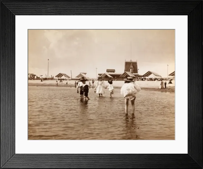 Framed Print : Manhattan Beach, Brooklyn, New York