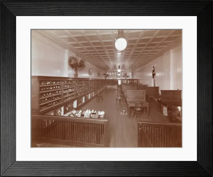Framed Print : Shoe shop, New York Framed Print : Shoe shop, New York