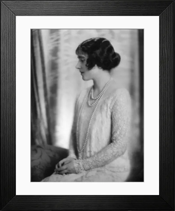 Framed Print : Lady Elizabeth Bowes-Lyon, Duchess of York Framed Print : Lady Elizabeth Bowes-Lyon, Duchess of York