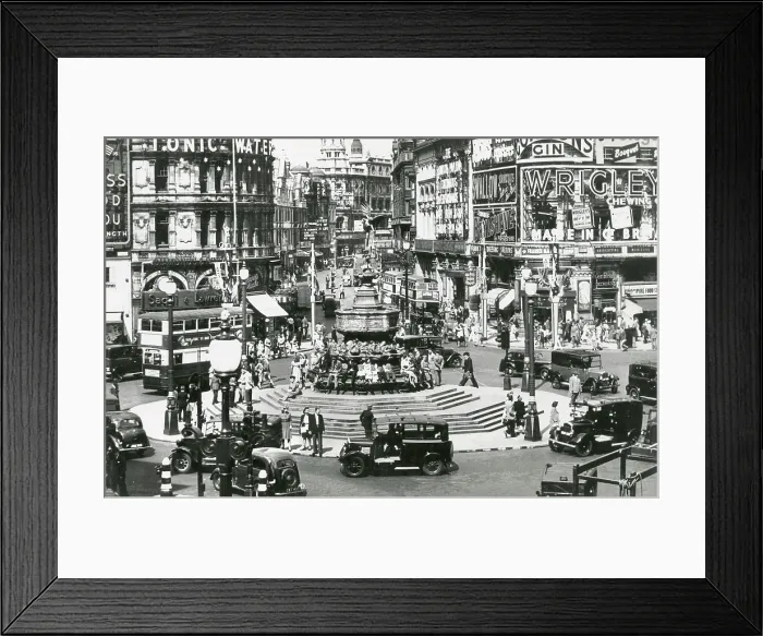 Framed Print : Statue of Eros, Piccadilly Circus, London Framed Print : Statue of Eros, Piccadilly Circus, London