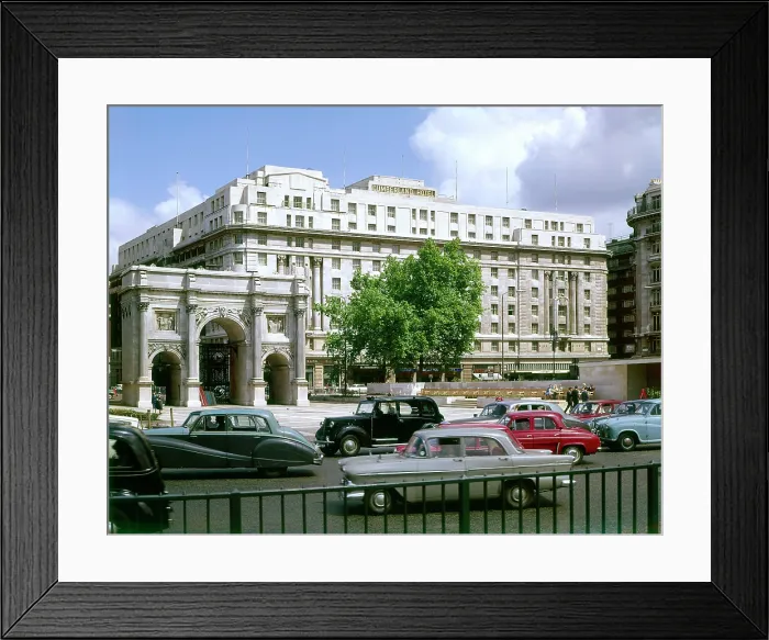 Framed Print : Marble Arch and Cumberland Hotel, London Date: circa 1960s Framed Print : Marble Arch and Cumberland Hotel, London Date: circa 1960s