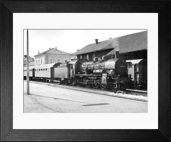 Framed Print : OBB Locomotive 197.302 Framed Print : OBB Locomotive 197.302