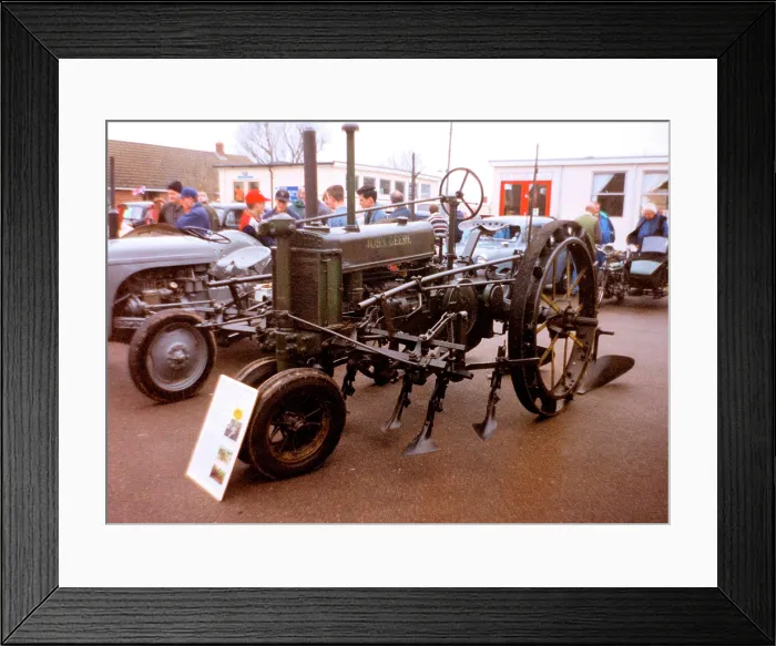 Framed Print : John Deere B Row-Crop tractor, JE 3332 Framed Print : John Deere B Row-Crop tractor, JE 3332
