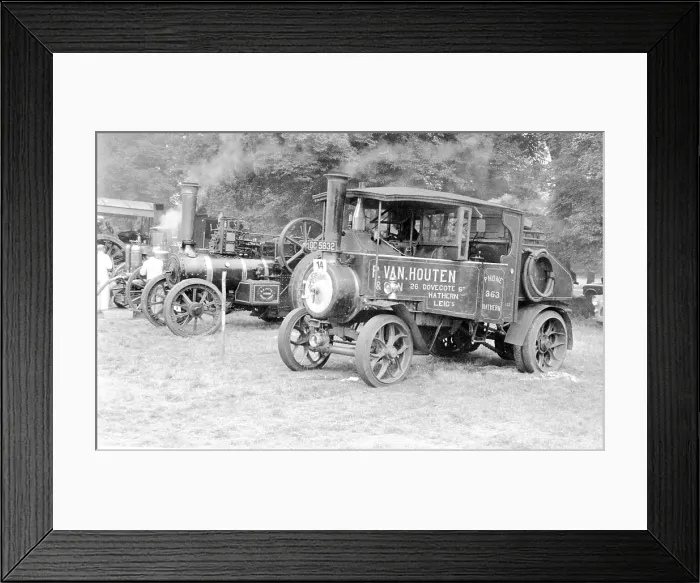 Framed Print : Foden Tractor number: 13196, Pride of Fulham Framed Print : Foden Tractor number: 13196, Pride of Fulham