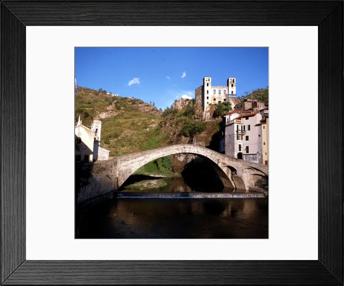Framed Print : Ponte Vecchio and the Doria Castle in Dolceacqua Framed Print : Ponte Vecchio and the Doria Castle in Dolceacqua