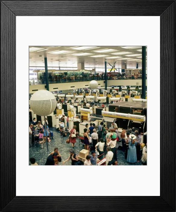 Framed Print : London Heathrow Airport Terminal (interior) Date: circa 1960s Framed Print : London Heathrow Airport Terminal (interior) Date: circa 1960s