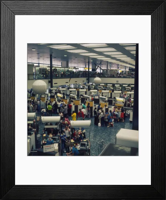 Framed Print : London Heathrow Airport Terminal (interior). Date: circa 1960s Framed Print : London Heathrow Airport Terminal (interior). Date: circa 1960s