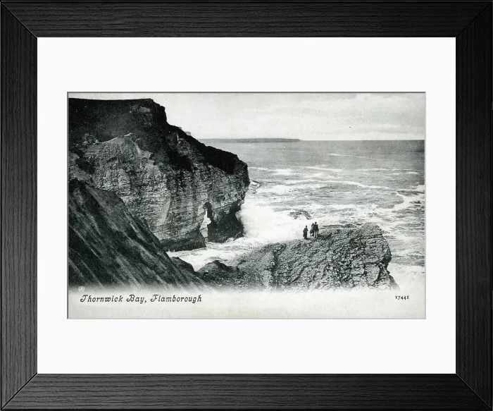 Framed Print : Thornwick Bay - Flamborough, East Riding of Yorkshire. Date: circa 1909 Framed Print : Thornwick Bay - Flamborough, East Riding of Yorkshire. Date: circa 1909