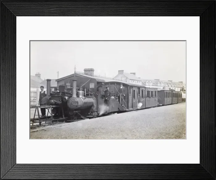 Framed Print : Railway station scene, locomotive Framed Print : Railway station scene, locomotive