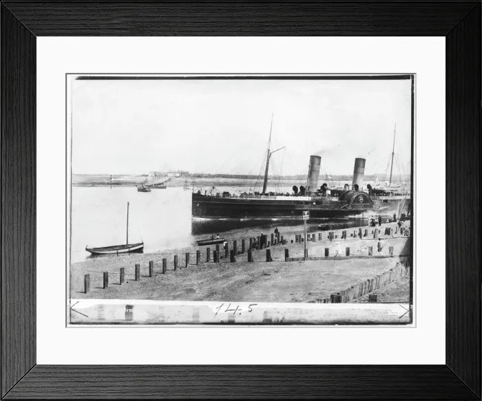 Framed Print : Monas Queen Steamship Framed Print : Monas Queen Steamship