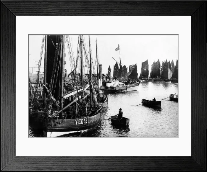 Framed Print : Scarborough Harbour Framed Print : Scarborough Harbour